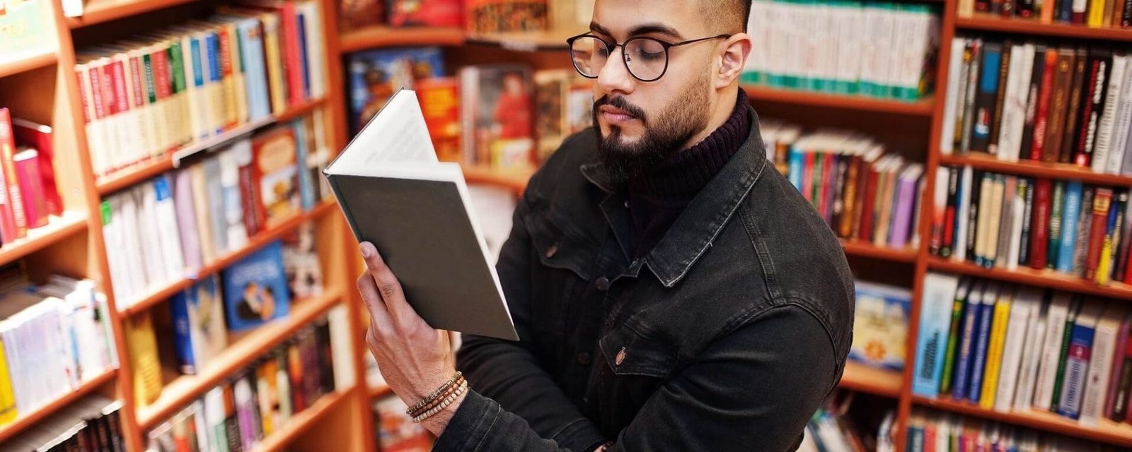 arab-student-man-at-library-2022-02-16-18-14-23-utc.jpg