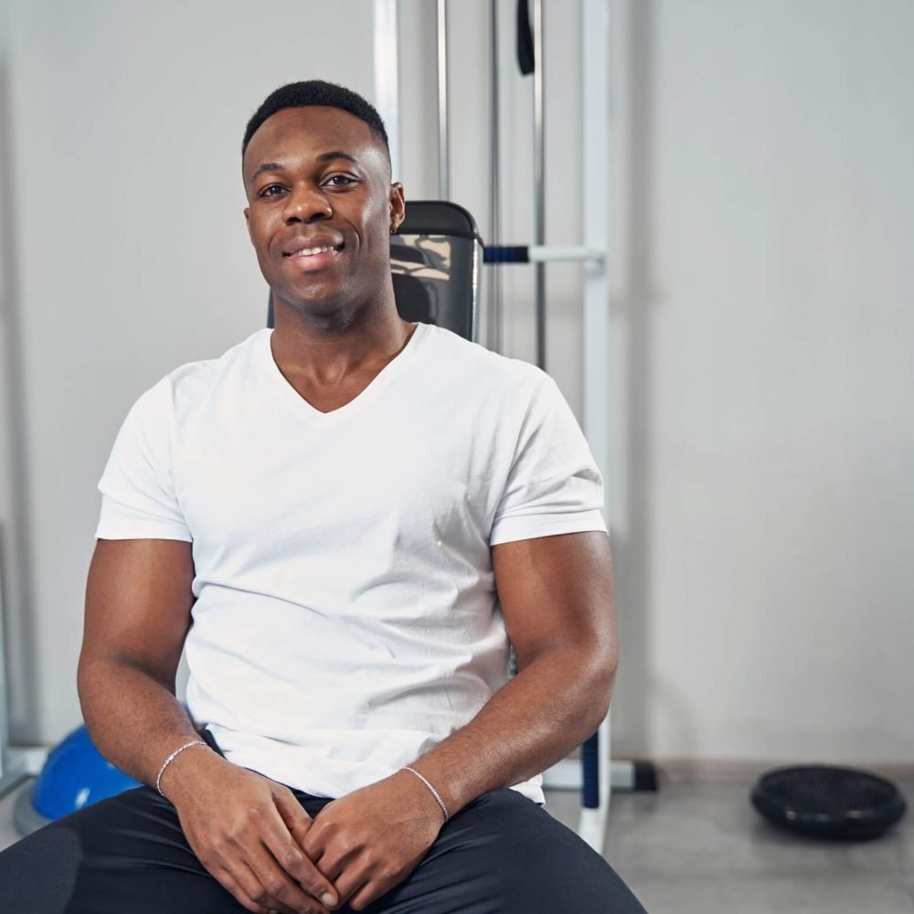 sporty-man-seated-at-gym-looking-ahead-2022-01-11-15-12-52-utc.jpg