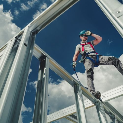 working-using-safety-harness-ZSWUFNL.jpg